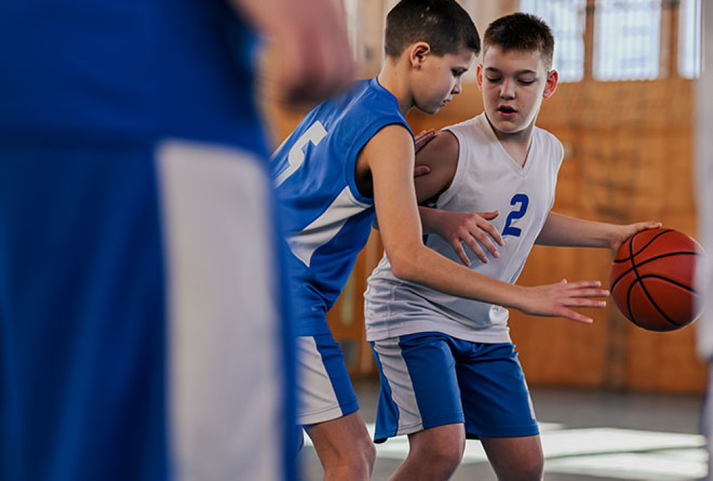 Warunek umowny wymagający od młodego sportowca zapłaty części jego zarobków, jeśli zostanie zawodowym sportowcem, może być nieuczciwy