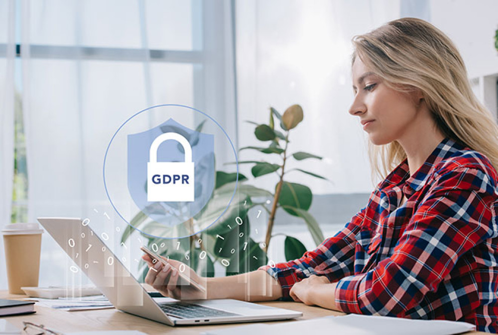 Internetowy portal społecznościowy, który pozyskał dane osobowe użytkownika na potrzeby reklamy ukierunkowanej, nie może z nich korzystać bez ograniczenia czasowego i niezależnie od charakteru tych danych