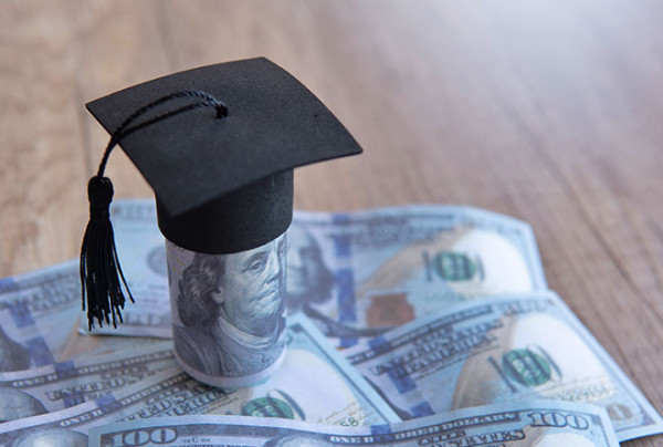 Kwota wypłacona studentowi w ramach stypendium Erasmus+ nie powinna być brana pod uwagę przy obliczaniu podatku dochodowego rodzica pozostającego na jego utrzymaniu